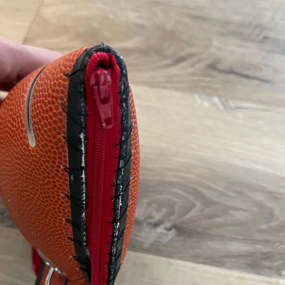 Handmade basketball Clutch - Picture 3 of 12